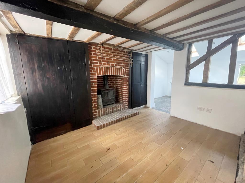 Lot: 36 - VACANT TWO-BEDROOM CHARACTERFUL COTTAGE IN NON ESTATE LOCATION -